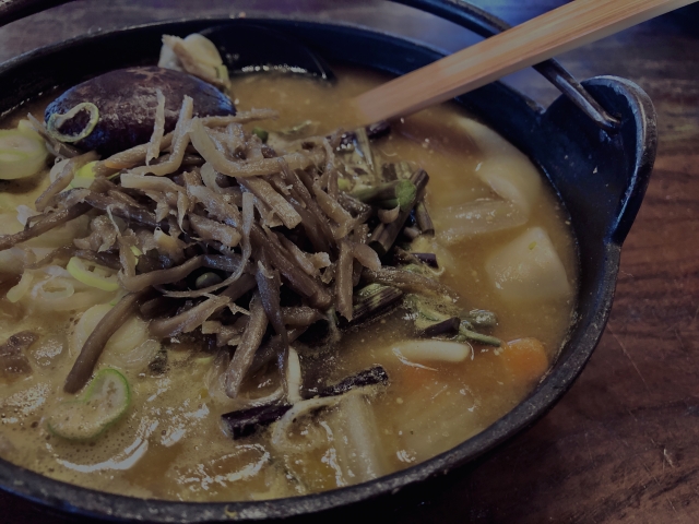 山菜を入れた鍋